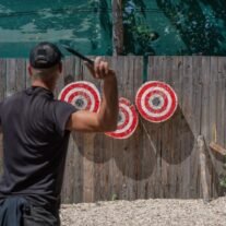 cz-julian-home-teaser-throwing-gallery-knife-throwing.jpg home teaser throwing
